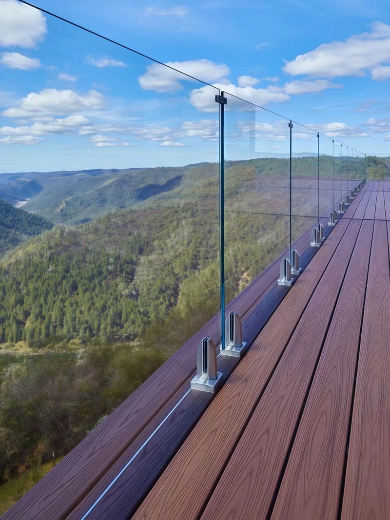 Will glass railings frost over in winter? Will glass railings frost over in winter?